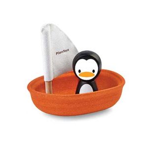Popcornkids.Plan-toys-boot-pinguin